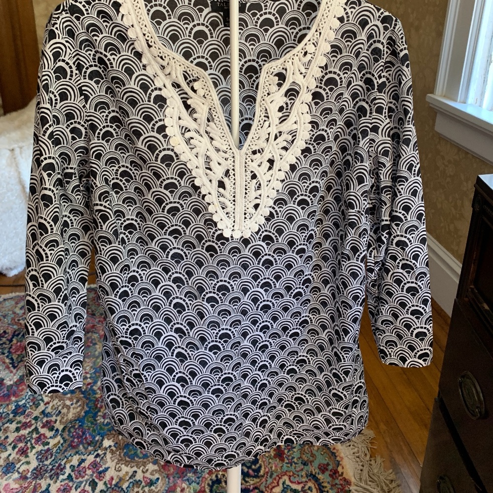 Talbots petites v neck tunic. 100 percent cotton. Worn a couple of‎ times